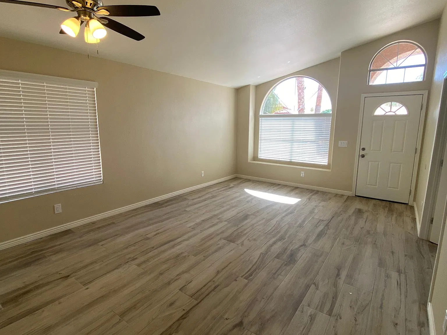 1360 W Chicago St — Photo 2