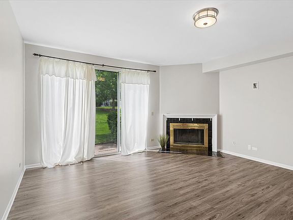 4th image of 560 Woodhaven Dr