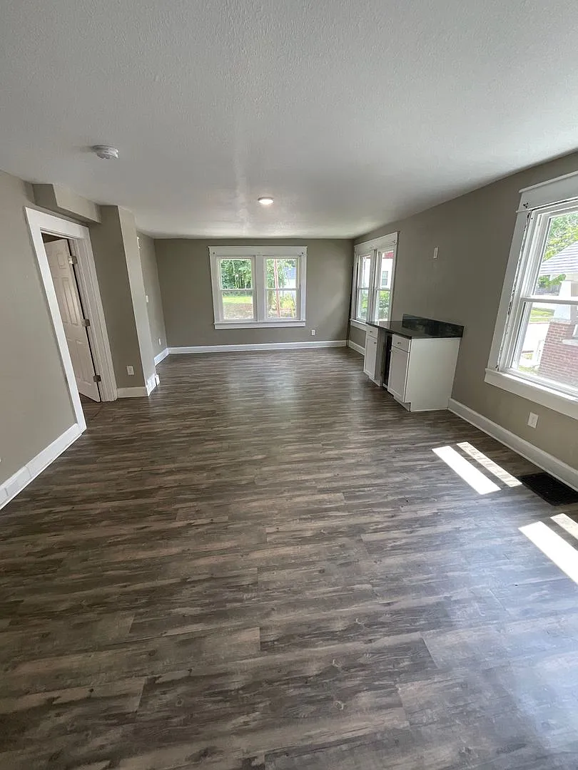 Available August 2028 5 Bed 4 Bath Downtown — Photo 4