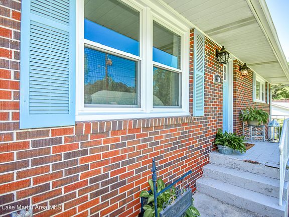 4th image of 241 Fairlane Cir