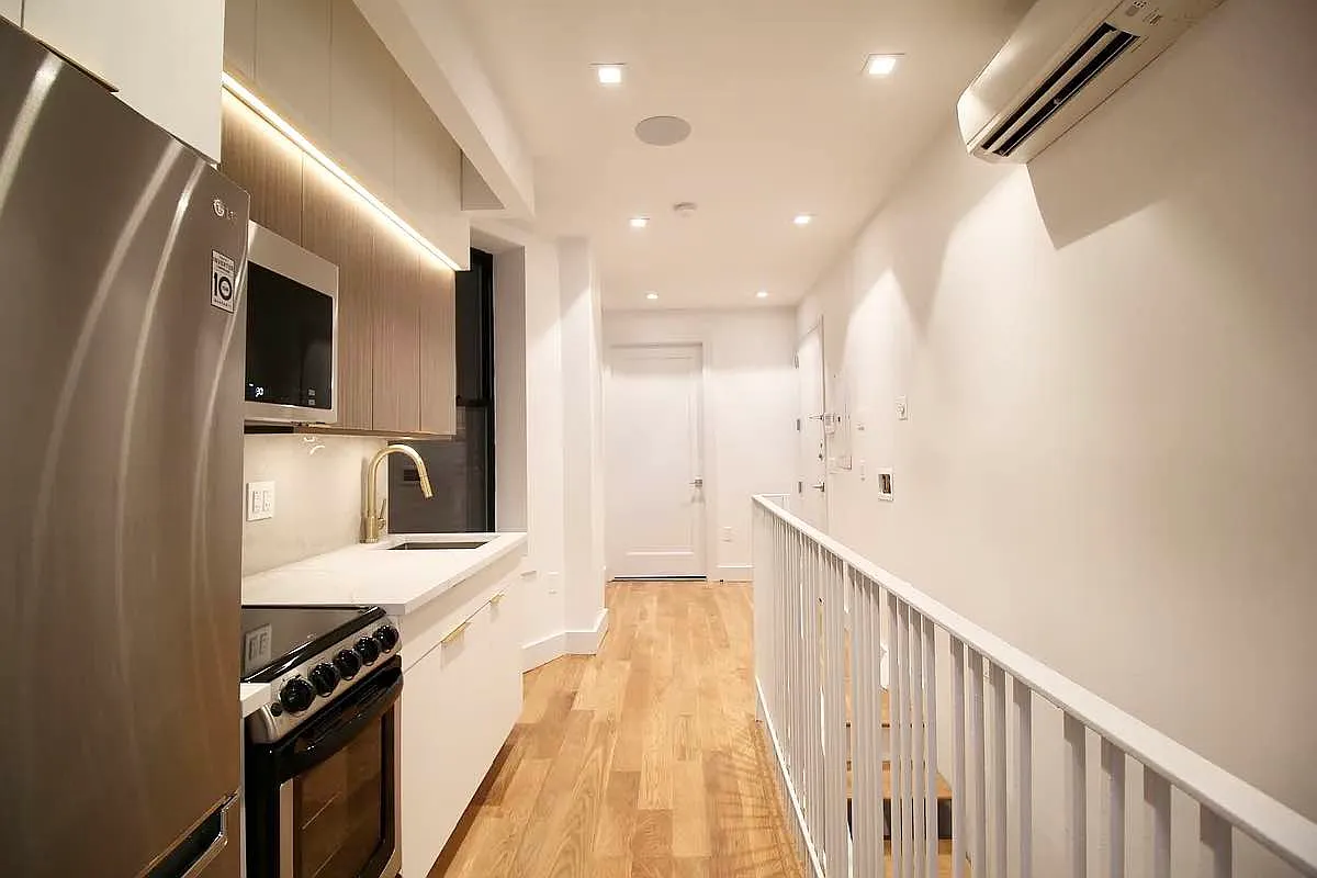 Building Photo - 223 E 96th St #1A