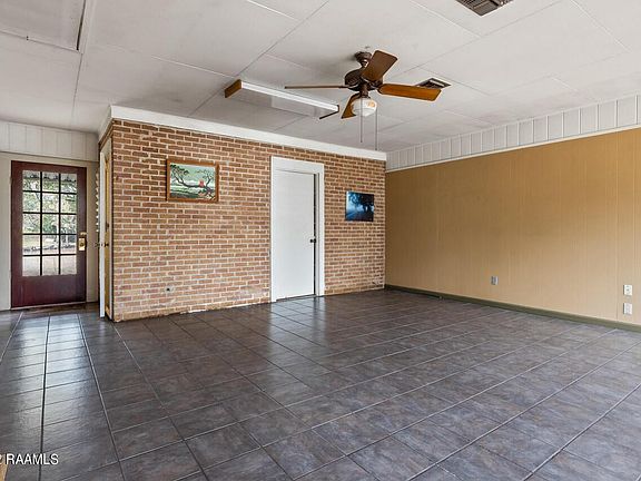 4th image of 1410 Bayou Side Dr