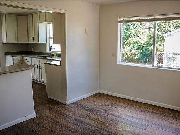 5th image of 909 Meade Street