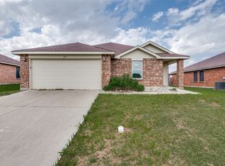 319 Quail Crossing Dr, Sanger, TX 76266