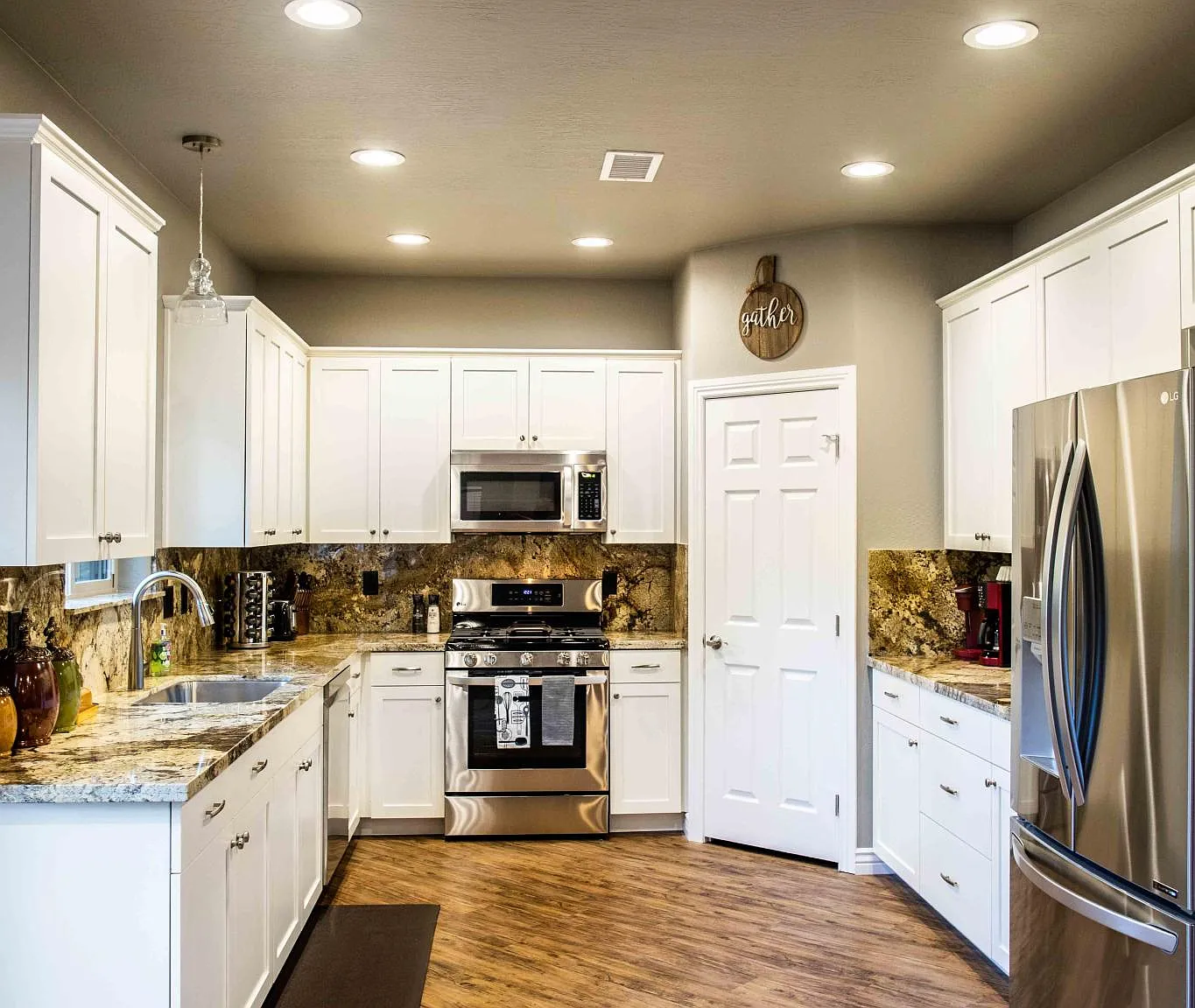 2 bed, 1.5 bath, 1913 sqft, $3,000 — Photo 4