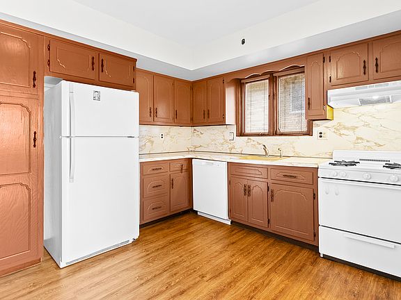3rd image of 325 E Brinkerhoff Ave Floor 2