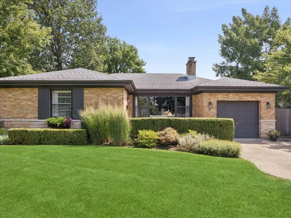 17 Golf Ave, Clarendon Hills, IL 60514