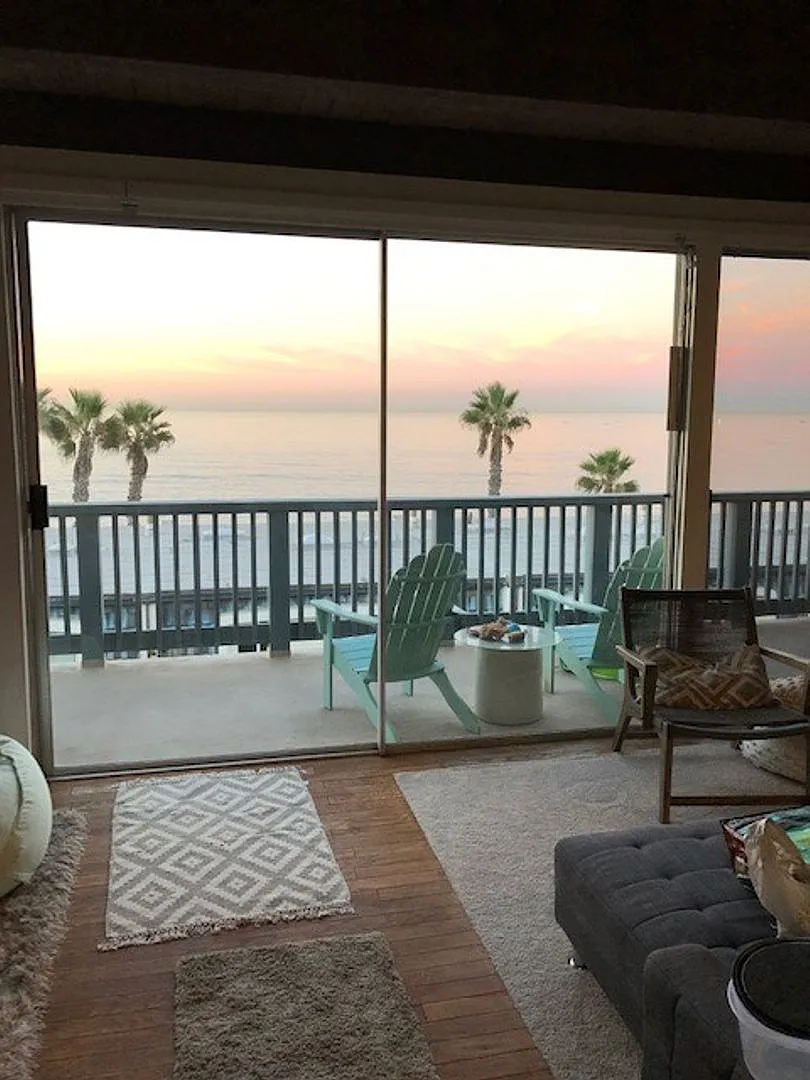 Malibu 2 Bedroom Ocean View Condo (Ocean side of PCH) — Photo 4