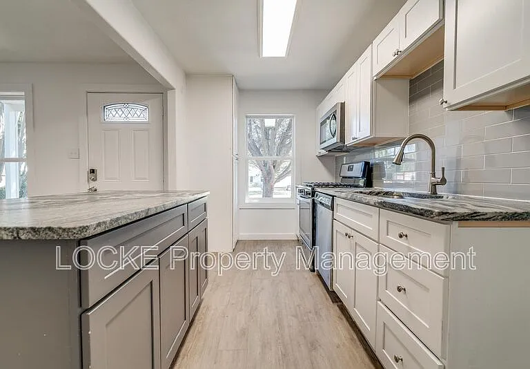 311 Byron St — Photo 7