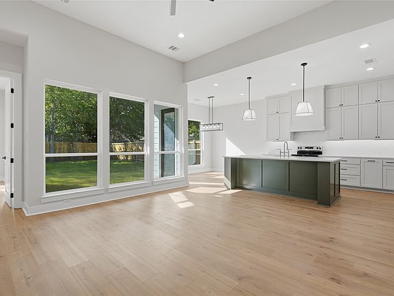 3rd image of 4323 Metropolitan Ave