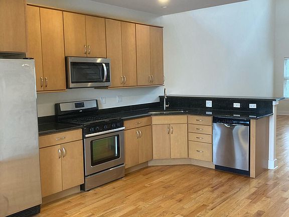 3rd image of 2100 Greenwood St Unit 202