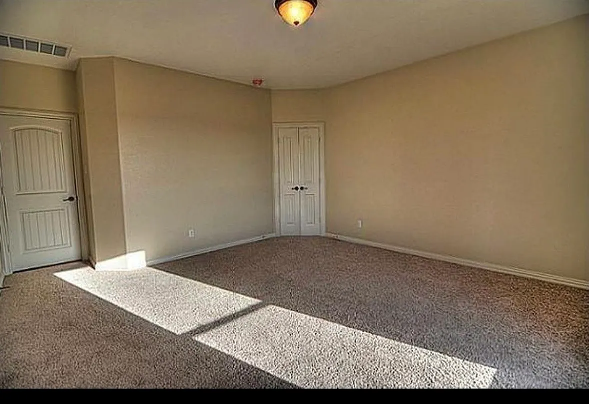 4 bed, 2221 sqft, $2,190 — Photo 4