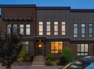 3048 W 85th St SW, Calgary, AB T3H3V7