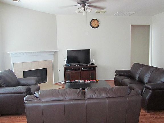 4th image of 9106 Carriage Point Dr