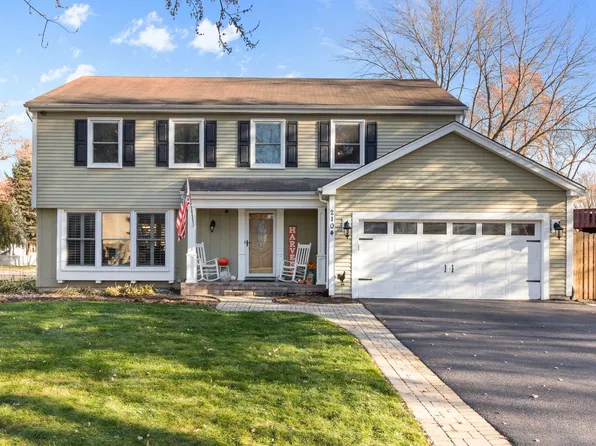 2104 Saber Ct, Naperville, IL 60565
