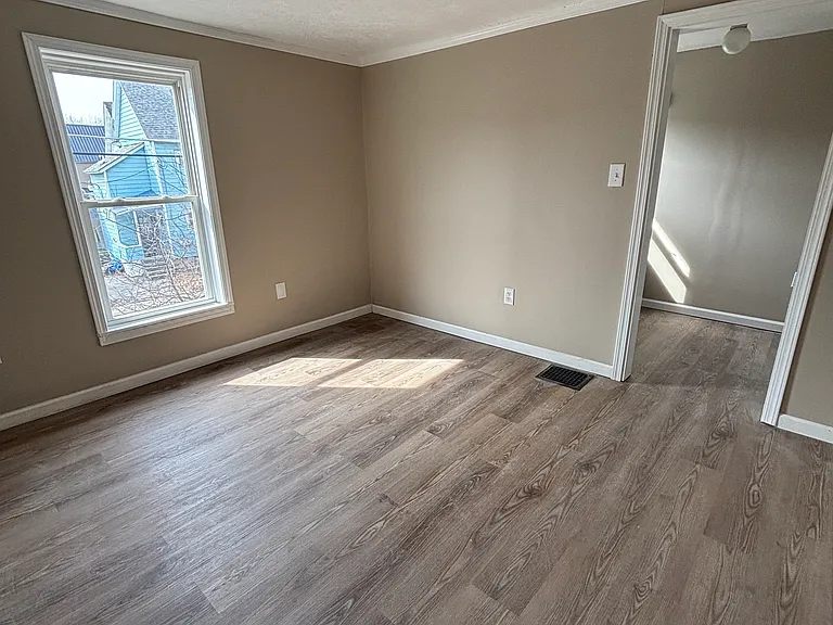905 Salina St — Photo 11