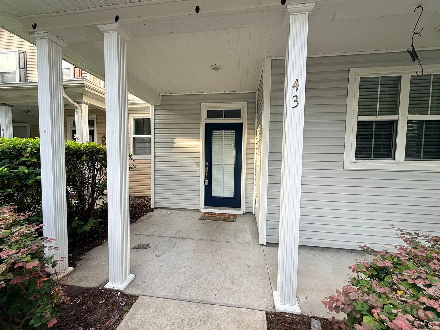 Updated Three Bedroom Town Home in Bluffton Park with Garage — Photo 3