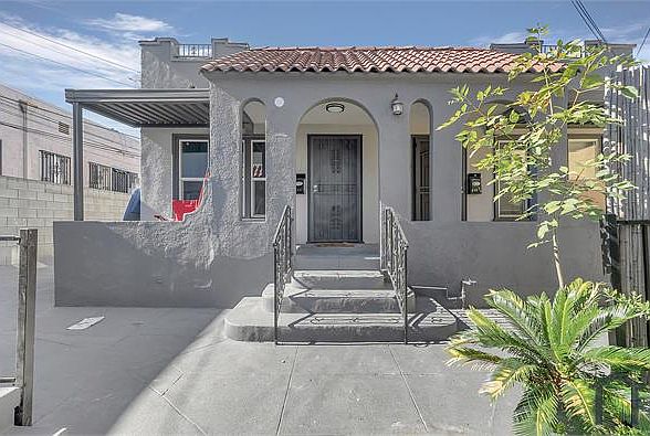 1st image of 619 S Soto St #619