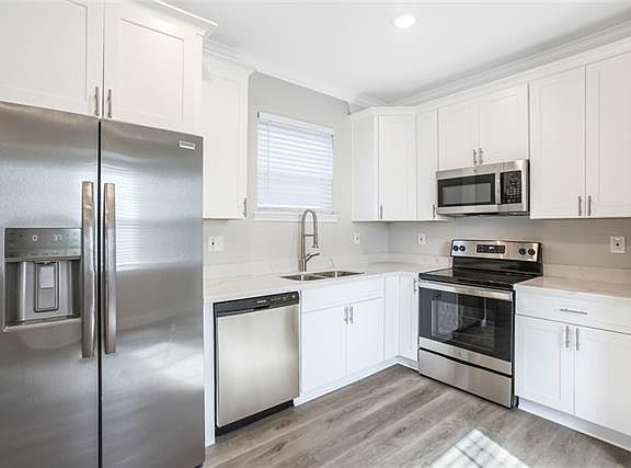 4th image of 3609 4th St