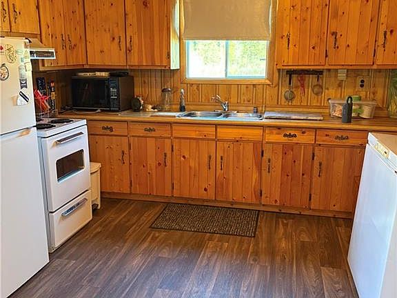 5th image of 1076 Howard Rd