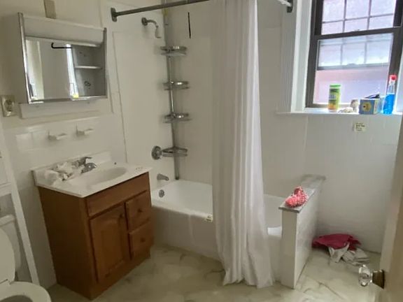 5th image of 74 Longwood Ave #1
