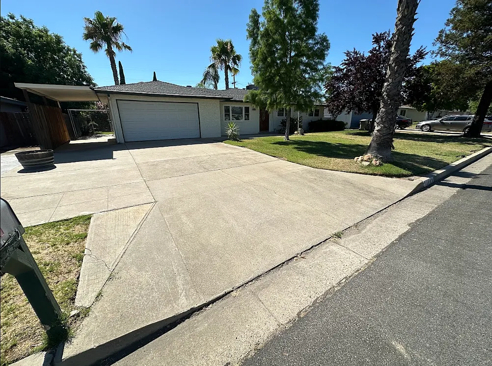 3 bed, 1276 sqft, $2,200 — Photo 2