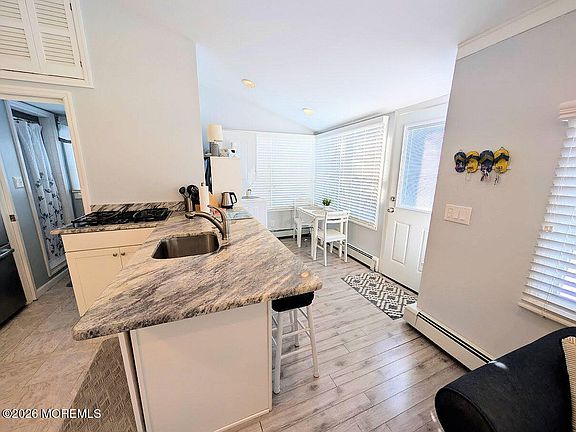5th image of 111 W Marlin Way