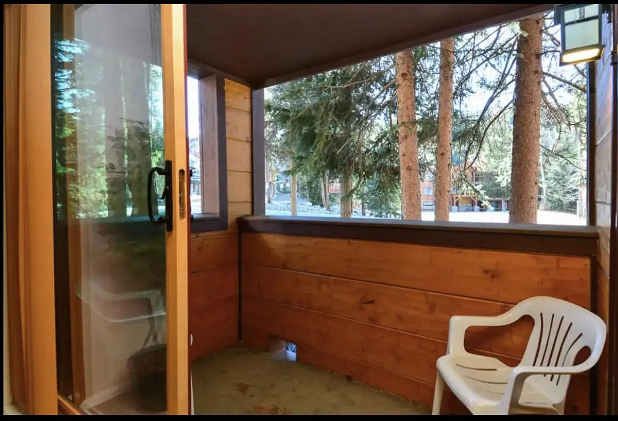 800 Columbine Rd — Photo 3