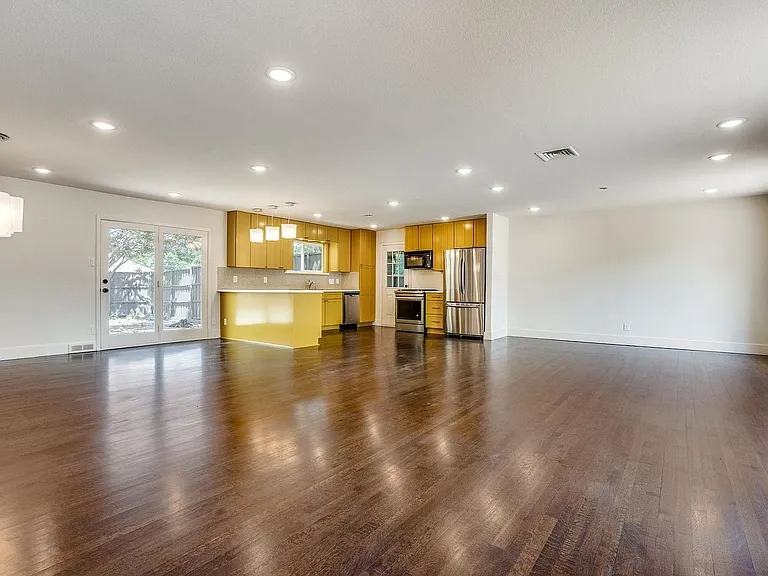 10343 Marsh Ln — Photo 8
