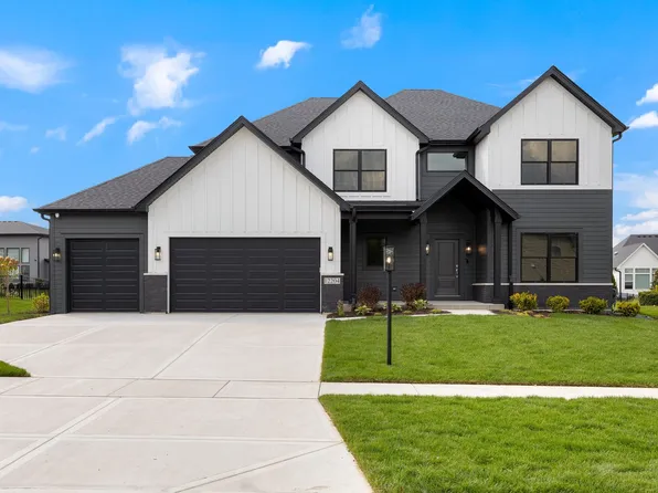 1033 Emerald Dr, Naperville, IL 60563