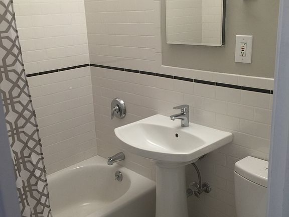 5th image of 9808 Metropolitan Ave