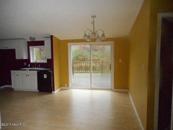 4th image of 40643 Riverdale Dr