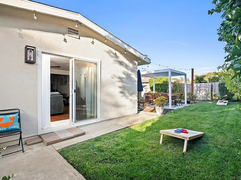 4489 Bertha St — Photo 30
