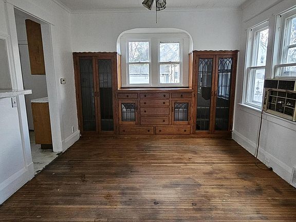 3rd image of 348 Spencer St