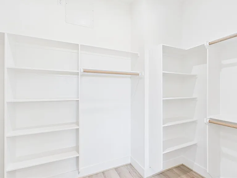 2421 Harrington St — Photo 48