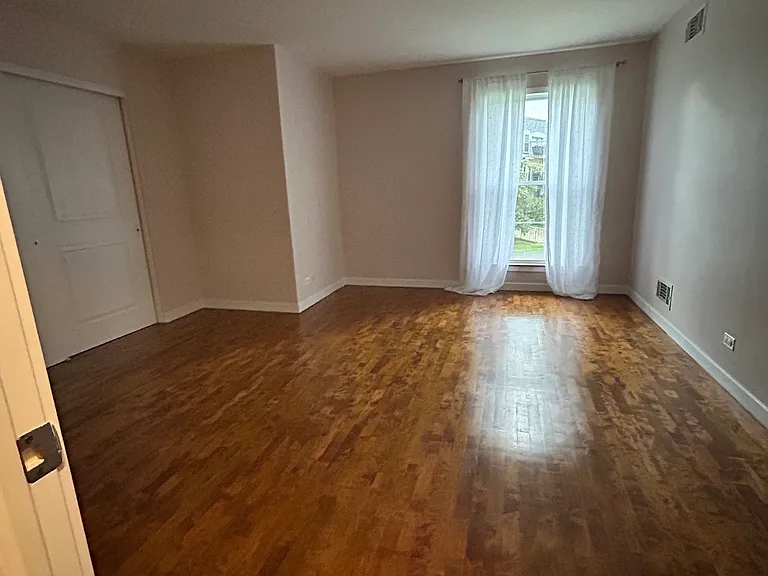 5400 Carriageway Dr — Photo 10
