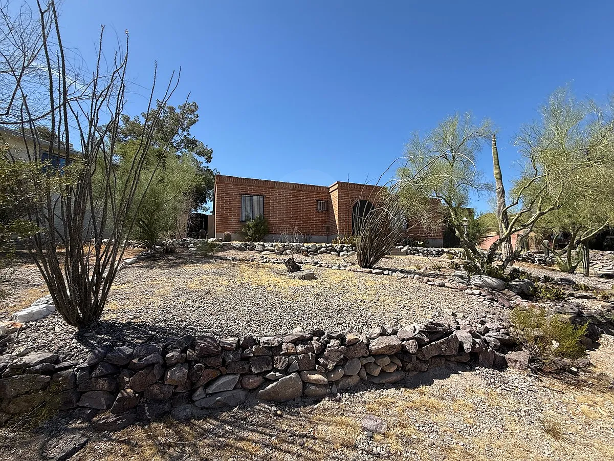 3 bed, 2.0 bath, 1755 sqft, $1,849 — Photo 2