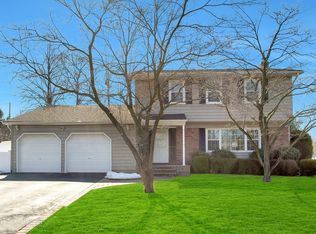 448 S Marginal Rd, Jericho, NY 11753