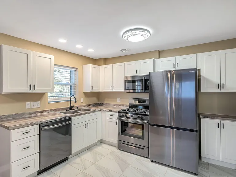 2886 Temple Ave — Photo 9