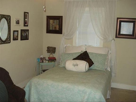 4th image of 505 Ayrshire St