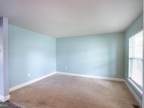 3rd image of 264 Amberleigh Ln