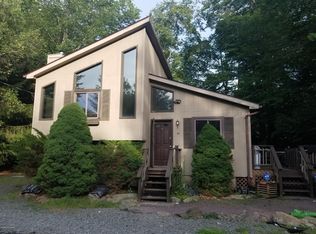 972 Country Place Dr, Tobyhanna, PA