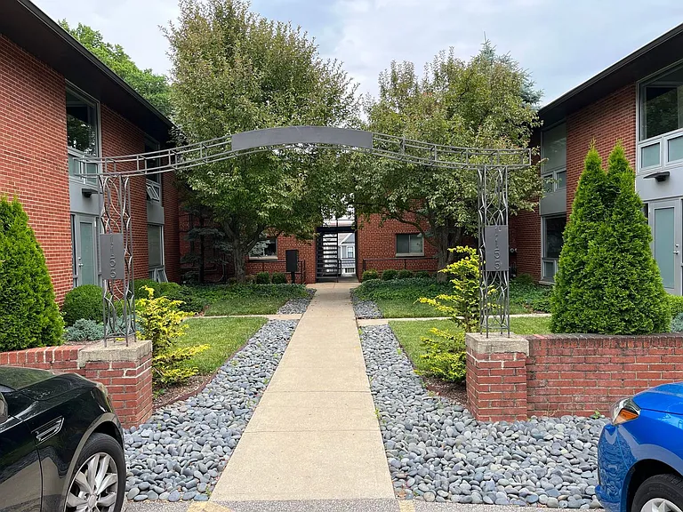 1155 Edgehill Rd — Photo 8