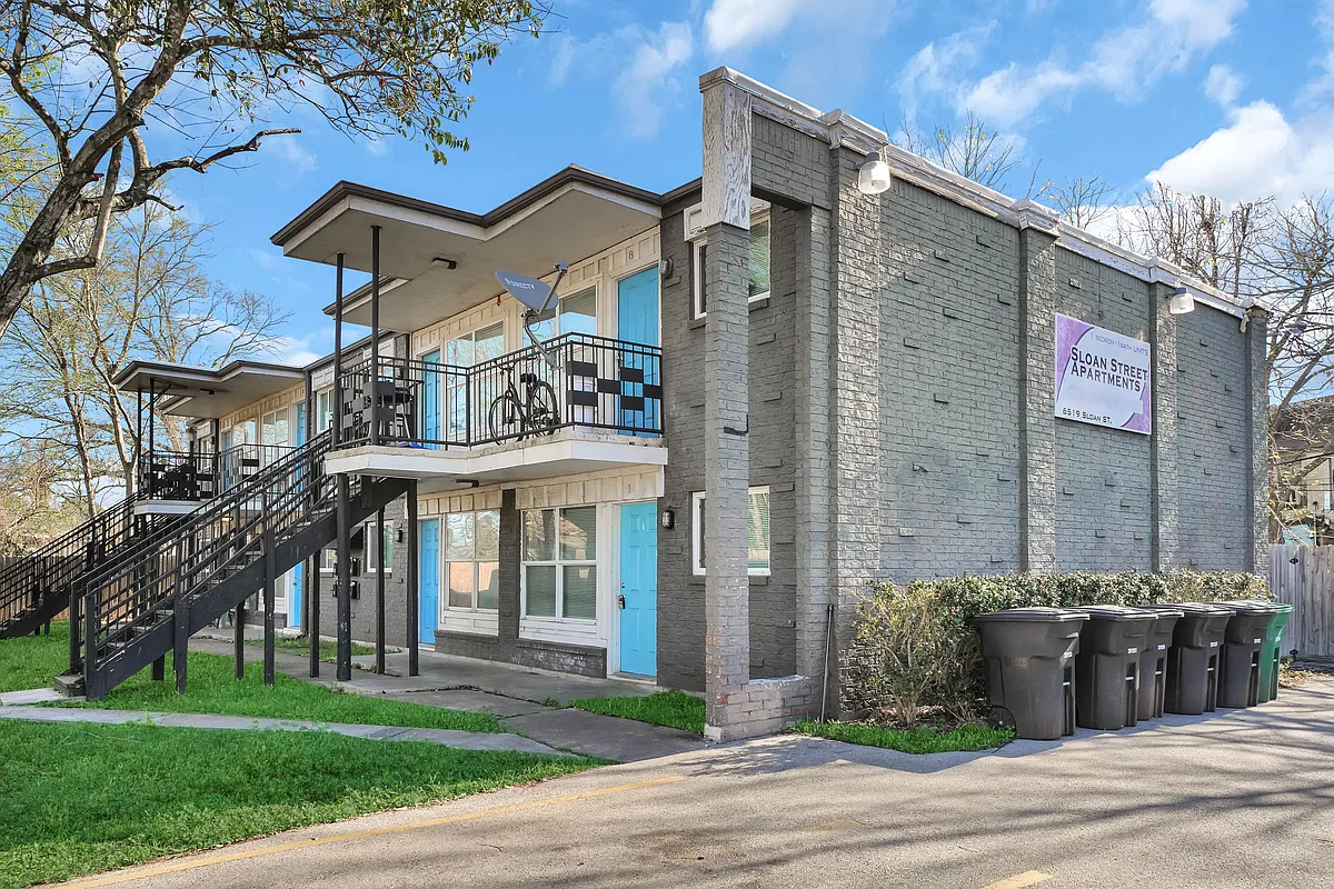 Building Photo - Sloan Apartments