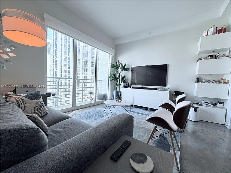 131 SE 2nd Ave #2 — Photo 7