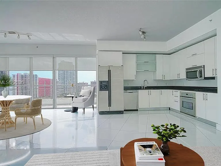60 SW 13th St #1600 — Photo 5