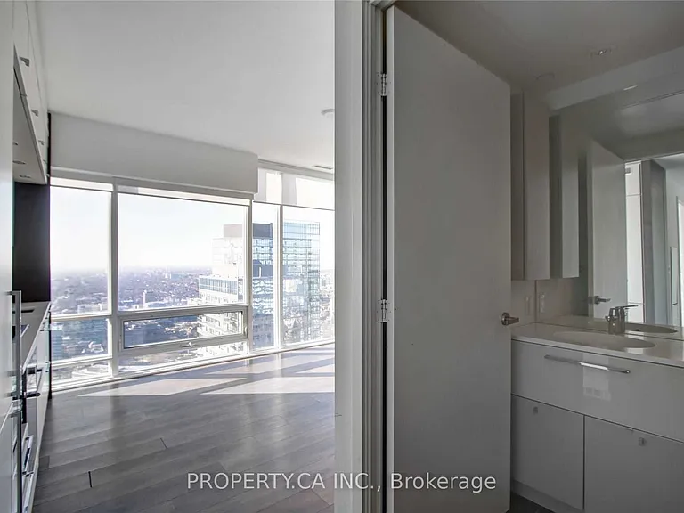 15 Grenville St #4704 — Photo 13
