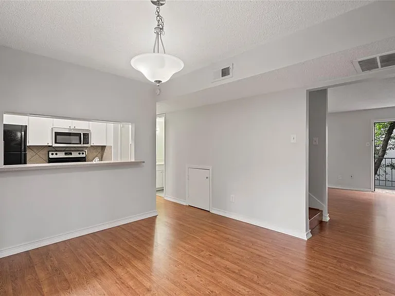 4020 Holland Ave #202 — Photo 5