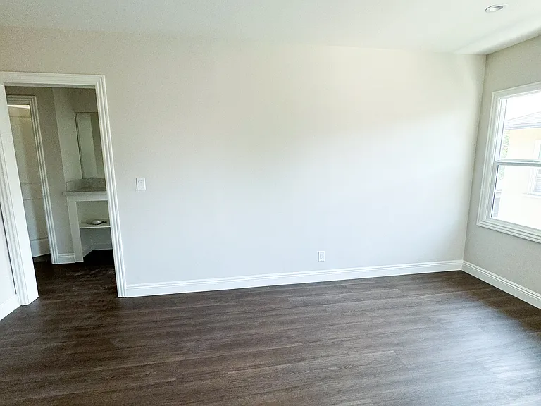 101 N Marengo Ave #100E — Photo 14