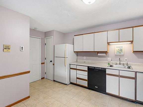 3rd image of 6 Apricot St APT 10